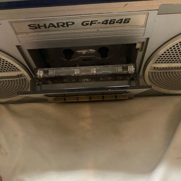 GF-4646 Silver Portable Boombox - Picture 5 of 15